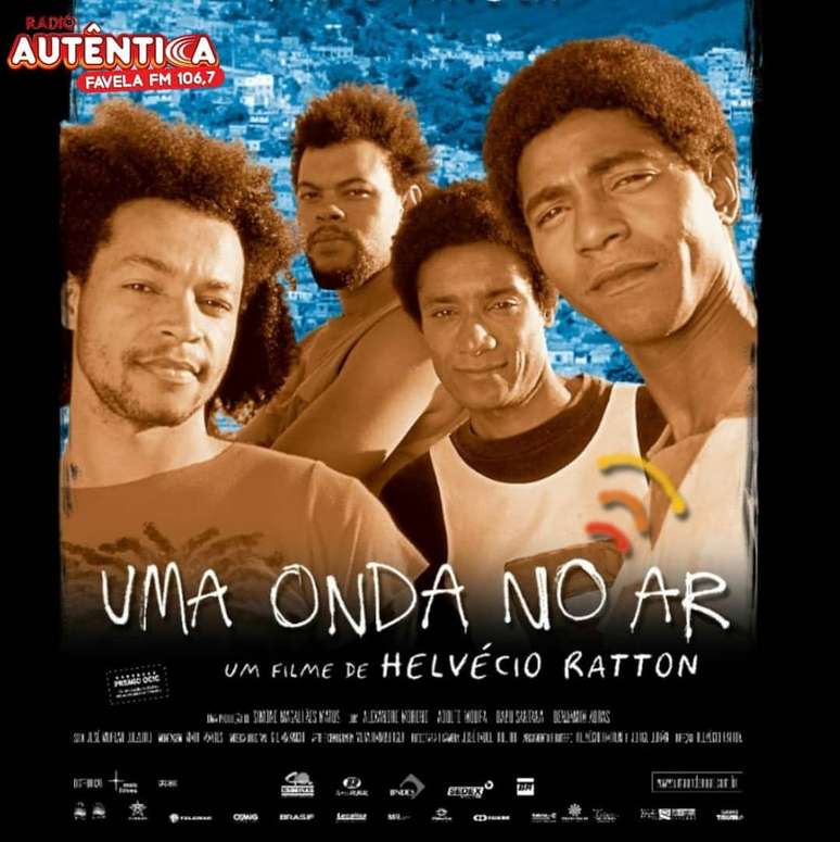  Chamada do filme 'Uma Onda no Ar' que conta a história da Favela.